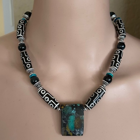 Handmade Jewelry - Adjustable 18-1/2 inch Tibetan Agate beads and Turquoise bead Necklace NWOT